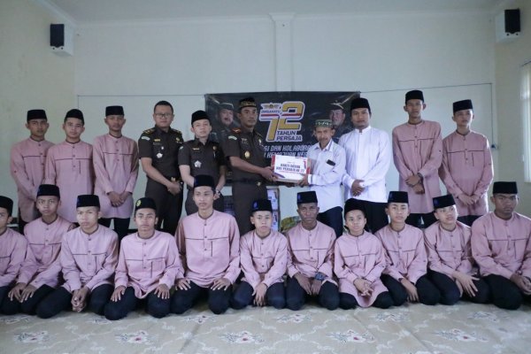 Kejari Batu Gelar Upacara Persaja ke-72 dan Santunan Anak Yatim
