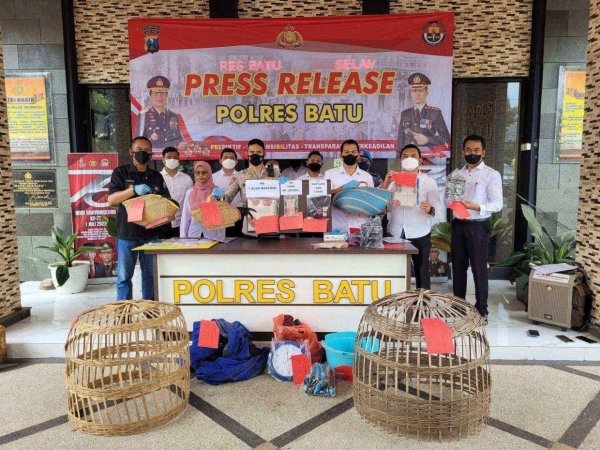 Polres Batu Berhasil Ungkap Judi Sabung Ayam dan Dadu
