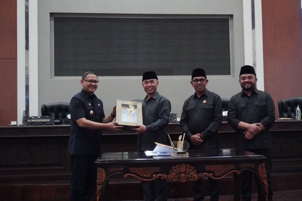 Ranperda Pajak dan Retribusi Daerah Ditetapkan, Pj. Wali Kota Batu Aries: Upaya Pemkot Batu untuk Mengelola Pajak Daerah dalam Meningkatkan PAD