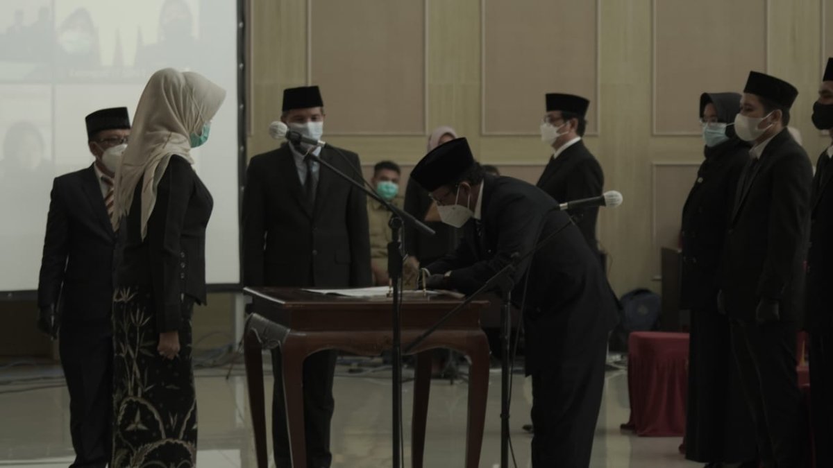 Wali Kota Batu Dewanti Rumpoko, Lantik 283 Pejabat Pemkot Batu