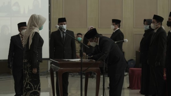 Wali Kota Batu Dewanti Rumpoko, Lantik 283 Pejabat Pemkot Batu