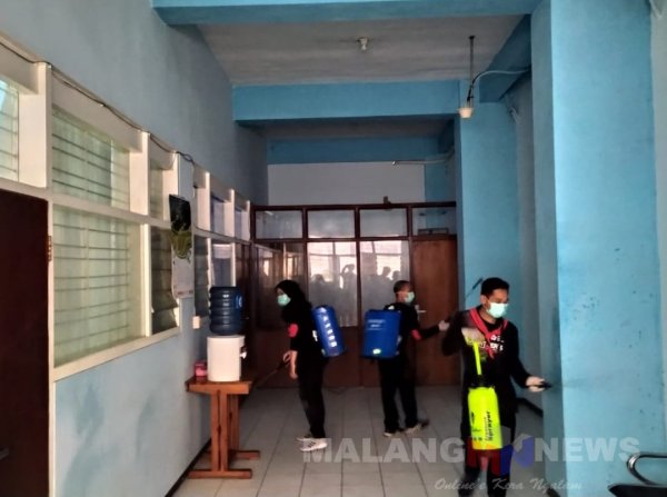 Cegah Penyebaran Virus Corona, ITN Malang Lakukan Penyemprotan Desinfektan