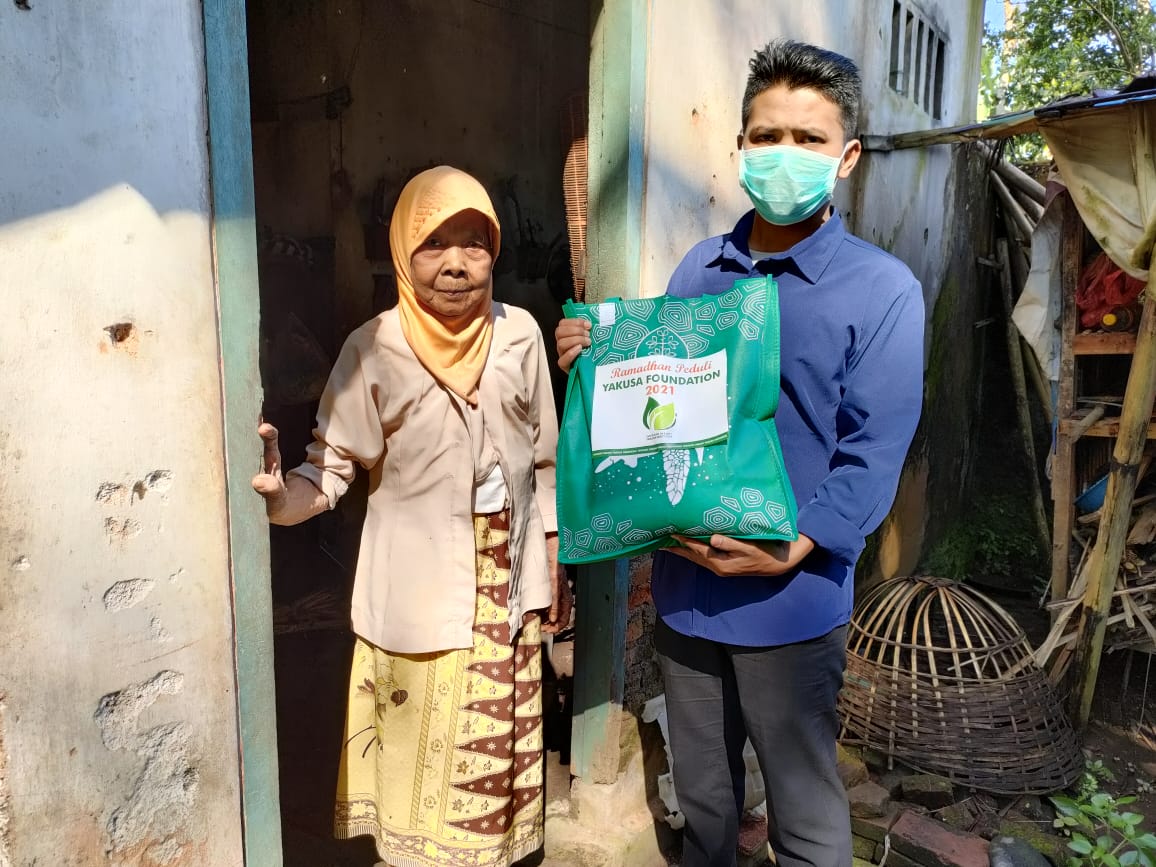 Marakkan Syiar Ramadan, Yakusa Foundation Sebarkan Sembako di Turen