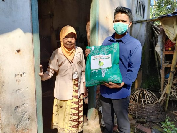 Marakkan Syiar Ramadan, Yakusa Foundation Sebarkan Sembako di Turen