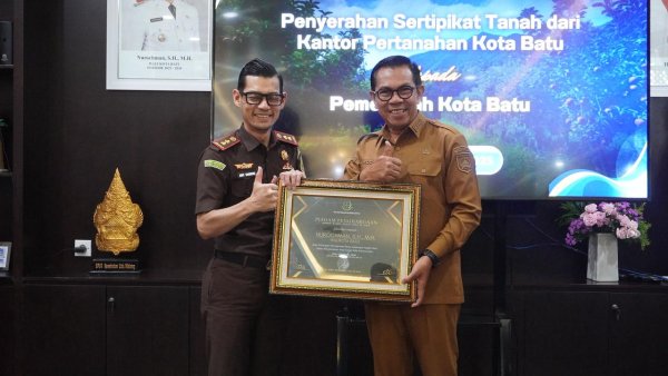 Kejari Batu Pulihkan Aset Pemkot Batu Berupa PSU, dan Tenerima Penghargaan