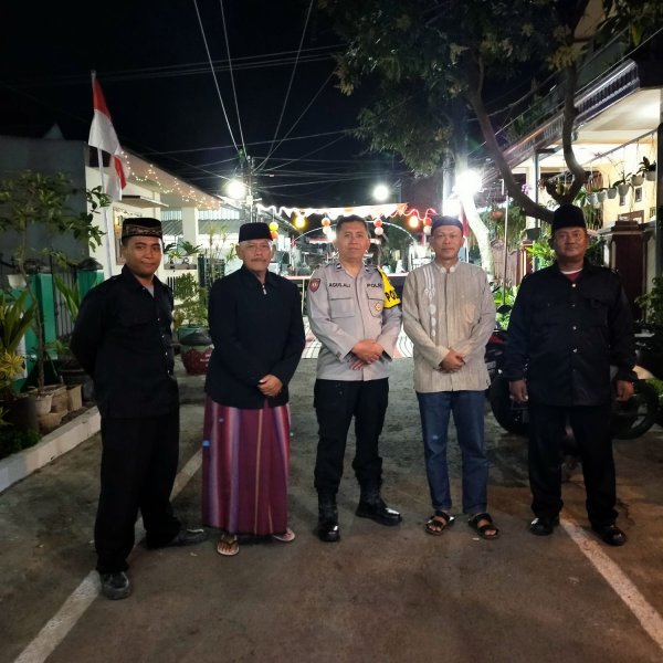 Sambut HUT RI ke-78, Polisi RW Polresta Malang Kota Bersama Warga Lestarikan “Barikan”