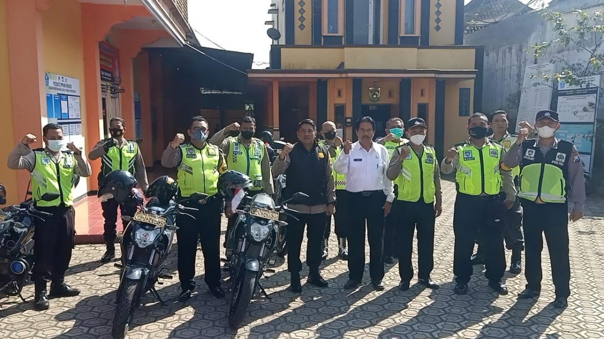 Jaga Kamtibmas, Kapolsek Pujon AKP Sigit Bersama Anggotanya Laksanakan Patroli