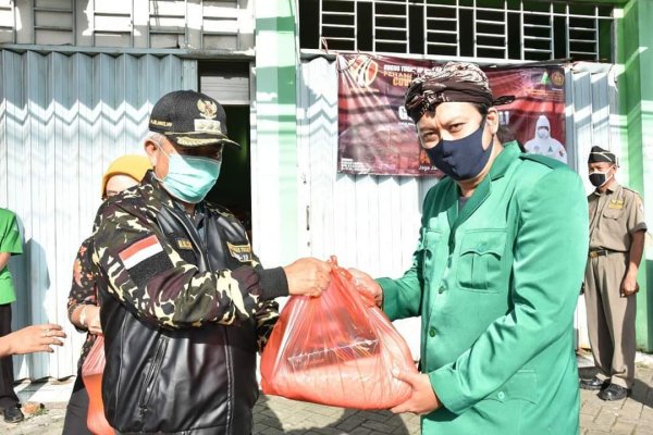 Bupati Malang Sanusi, Serahkan Sembako Kepada GP Anshor