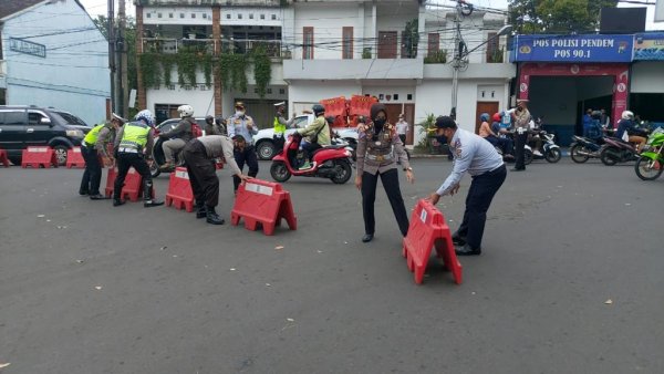 Jelang Mudik Lebaran, Satlantas Polres Batu Simulasi Uji Coba Alih Arus dan Sosialisasi Jalur Alternatif