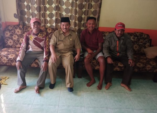 dr. Umar Usman Kunjungi Rumah Korban Tertimpa Banner, Didoakan Jadi Bupati