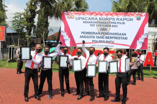 Ungkap Kasus 200 Gram Sabu, Tujuh Anggota Sat Resnarkoba dapat Reward dari Kapolres Batu