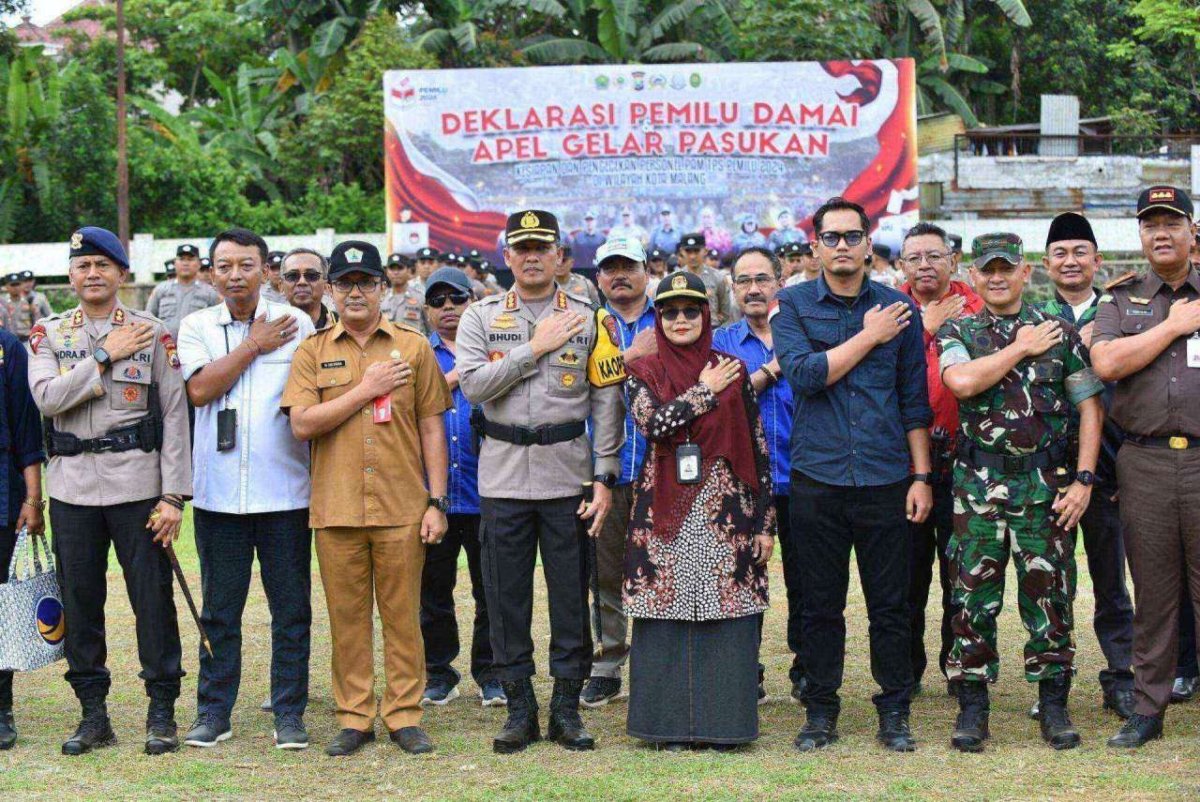 Kapolresta Malang Kota Kombes Pol. Buher Pimpin Apel Kesiapan Pam TPS dan Deklarasikan Pemilu Damai 2024