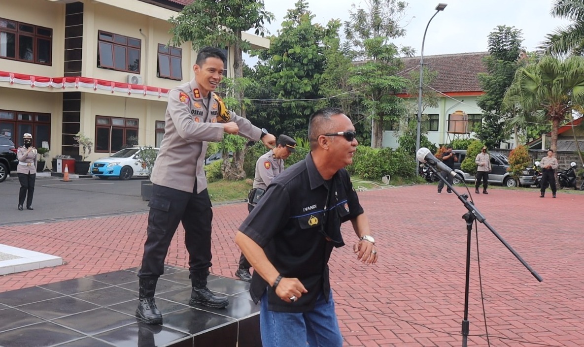 Ajak Personelnya Gelorakan Yel-yel Saat Apel Pagi, AKBP Oskar: Bangun Semangat Anggota