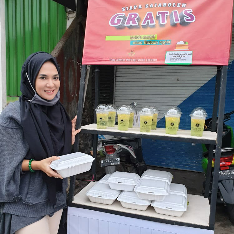 Komunitas Tilas Leluhur Gandeng Dendeng Ontong Cafe, Sajikan Nasi dan Takjil “Gratis”