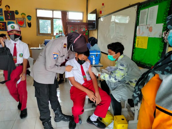 Gandeng Puskesmas Cisadea, Polresta Makota Gelar Vaksinasi Anak Usia 6-11 Tahun