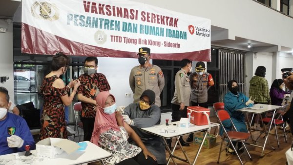 Polresta Sidoarjo, Masifkan Vaksinasi Serentak di Pesantren dan Rumah Ibadah