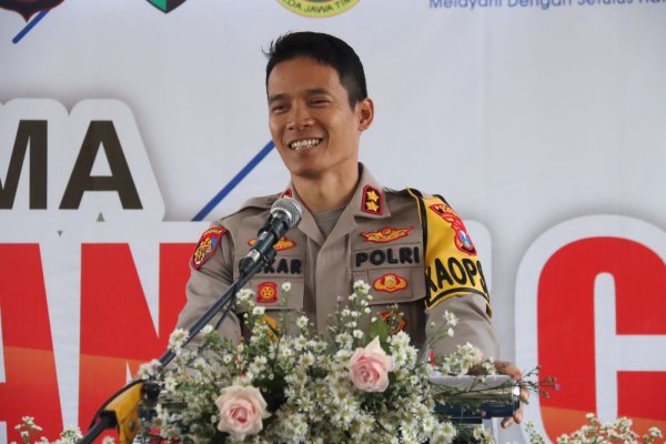 Kapolres Batu AKBP Oskar, Hadiri Acara Seremonial Penyerahan Mobil Ambulan CSR BRI