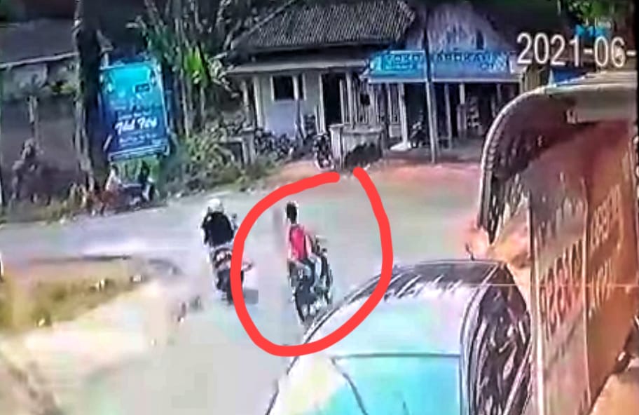 Kendarai Motor Tabrak Toko di Gondanglegi, Nenek dan Cucu Tewas