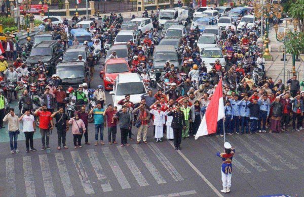 Pupuk Jiwa Nasionalisme, Polresta Malang Kota Ajak Pengendara Peringati Detik-Detik Proklamasi Kemerdekaan RI